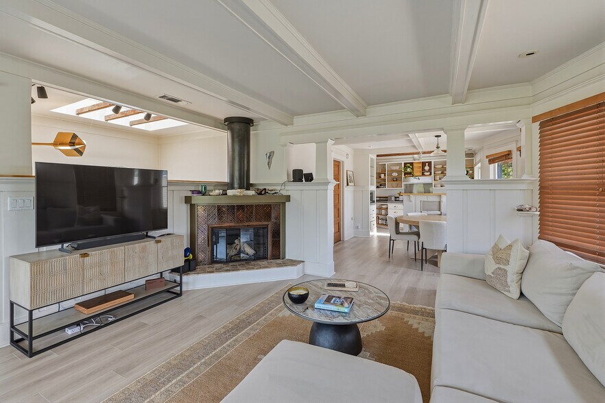 More Photos Of 218 Horizon Ave, Venice Multifamily For Sale