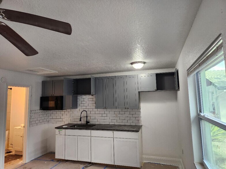 More Photos Of 11740 N 17th St, Tampa Apartments For Sale
