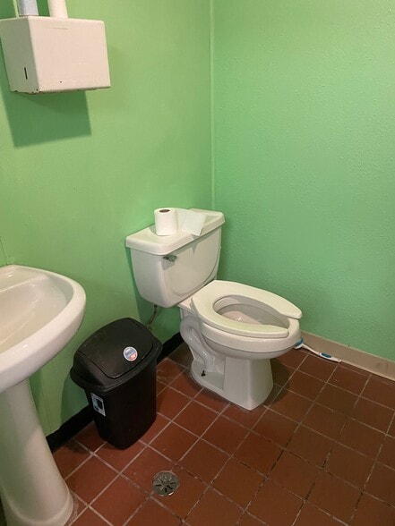 More Photos Of 2600 S Claiborne Ave, New Orleans General Retail For Sale