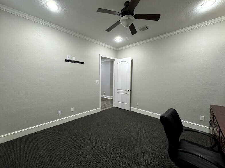 More Photos Of 11601 Spring Cypress Rd, Tomball Medical For Sale