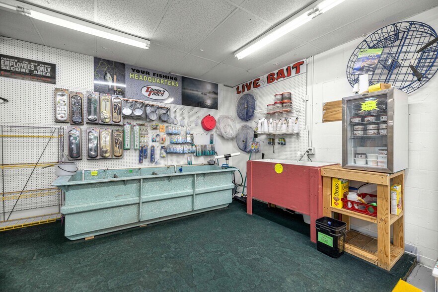 More Photos Of 2926 NE Jacksonville Rd, Ocala Freestanding For Sale