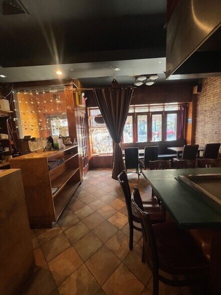 More Photos Of 296 5th Ave, Brooklyn Storefront Retail Residential For Lease