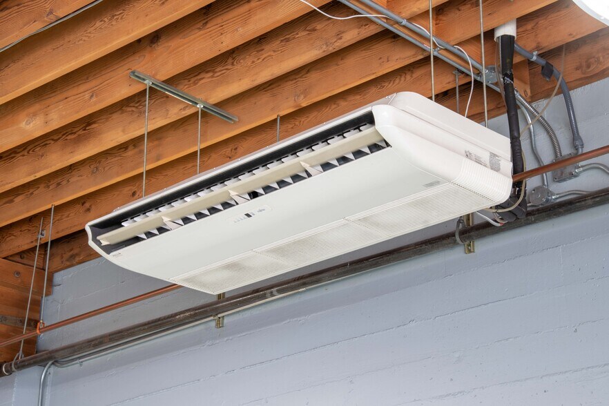 More Photos Of 2319 NE Glisan St, Portland Auto Dealership For Sale