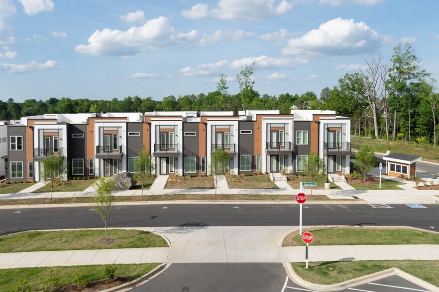 More Photos Of 930 W Mallard Creek Church Rd, Charlotte Apartments For Lease