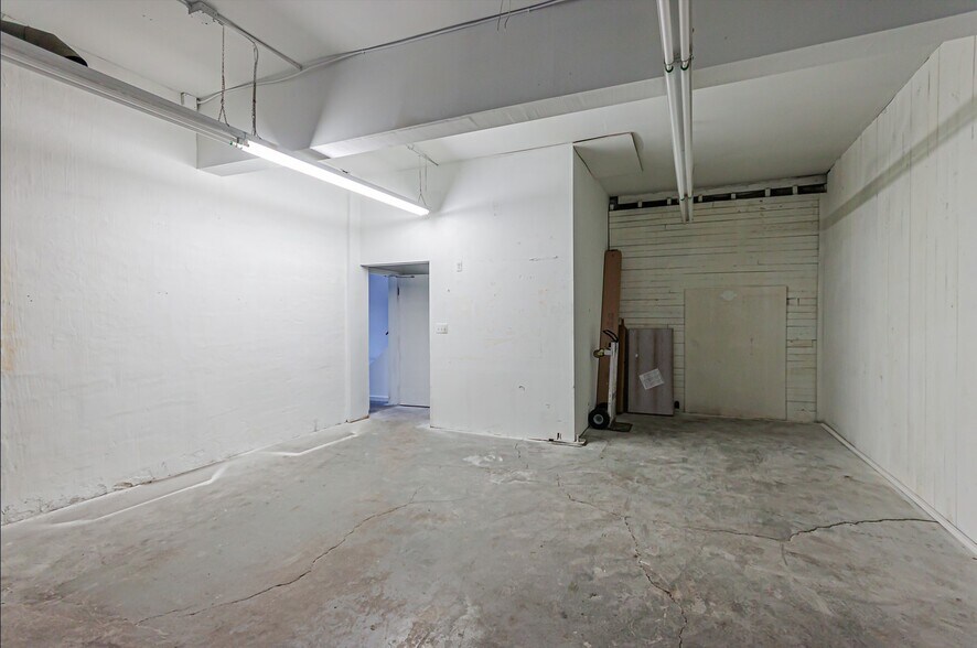 More Photos Of 151 Brock St N, Whitby Warehouse For Lease