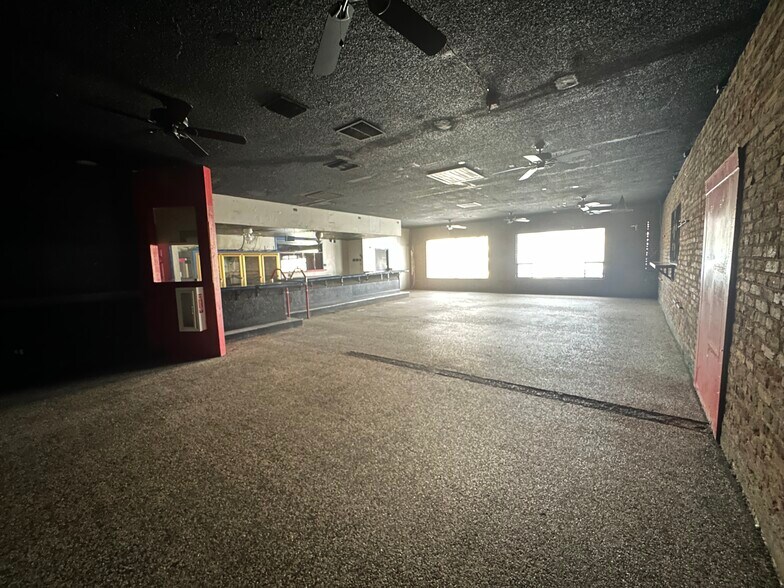 More Photos Of 230 Fox St, Lemoore Restaurant For Sale