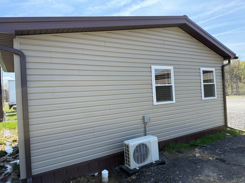 More Photos Of 4881 Pittsburgh Rd, Harrisville Light Distribution For Sale