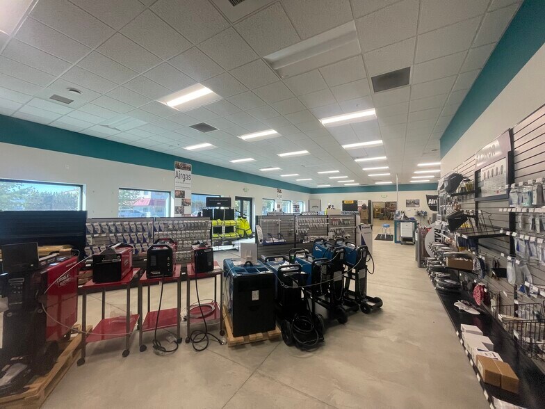 More Photos Of 925 N Fancher Rd, Spokane Valley Industrial For Lease