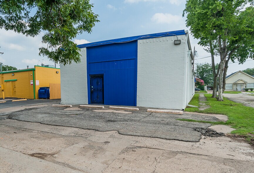 More Photos Of 711 Sunset Ave, Dallas Storefront For Sale