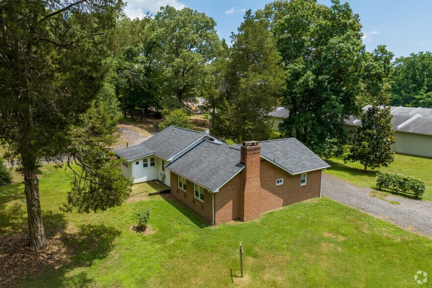 More Photos Of 14401 Pine Ln, Woodbridge Warehouse For Sale