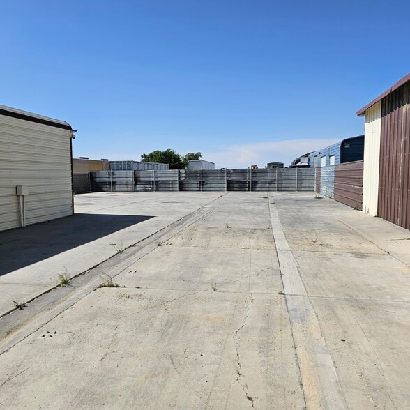 More Photos Of 307 W Avenue I, Lancaster Service For Sale