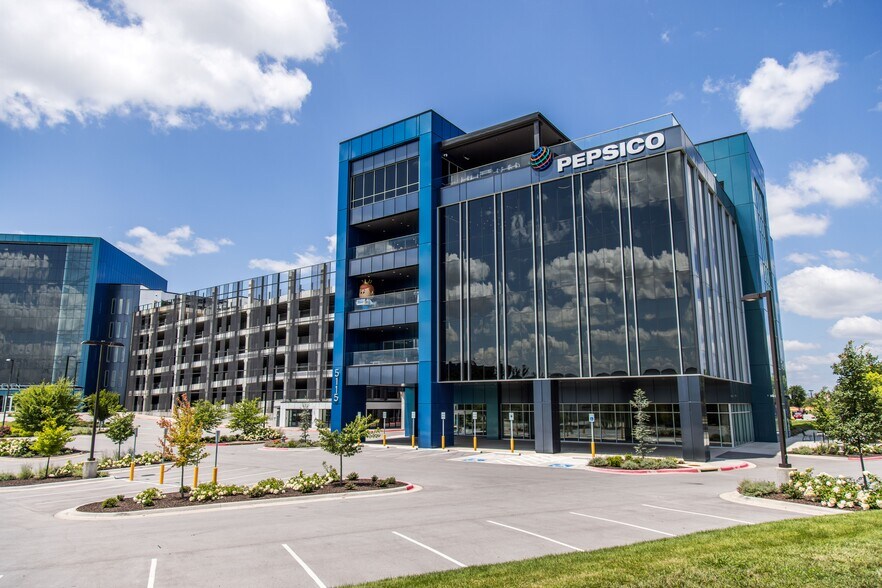 More Photos Of 5111-5115 W JB Hunt Dr, Rogers Unknown For Lease