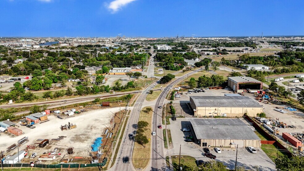 More Photos Of 7510 Lawndale St, Houston Warehouse For Sale