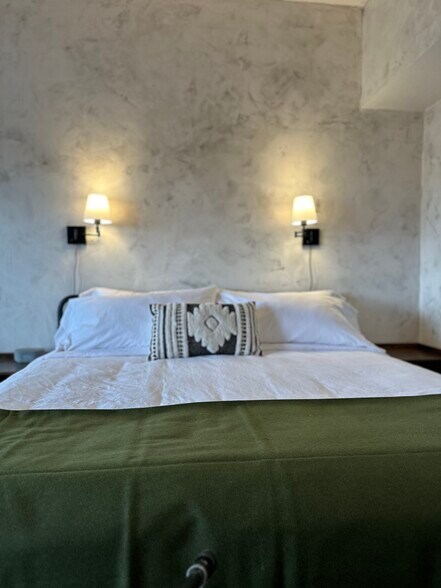 More Photos Of 18088 Highway 395, Lakeview Hospitality For Sale