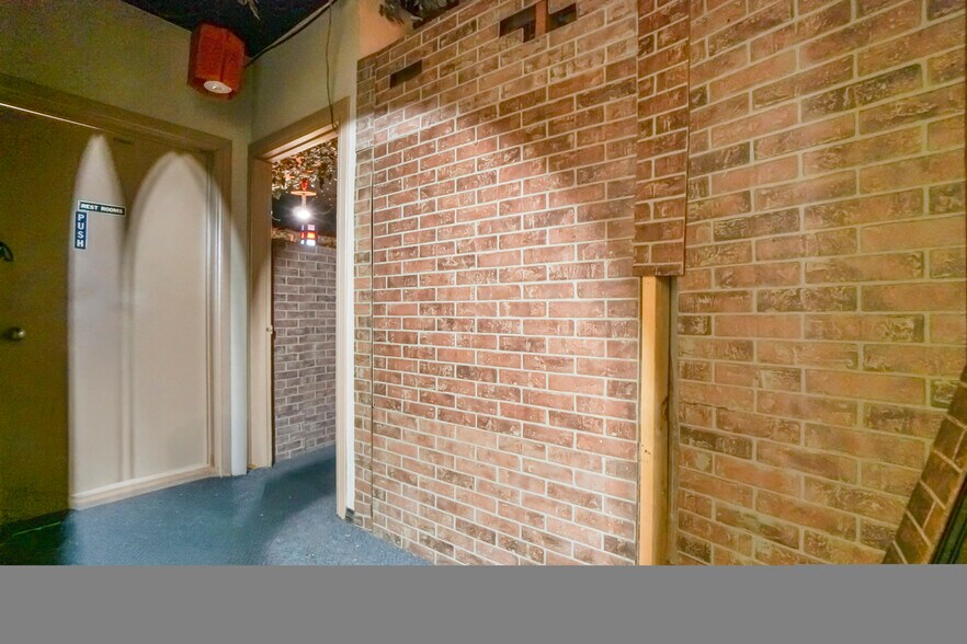 More Photos Of 1825 E Vista Way, Vista Restaurant For Sale