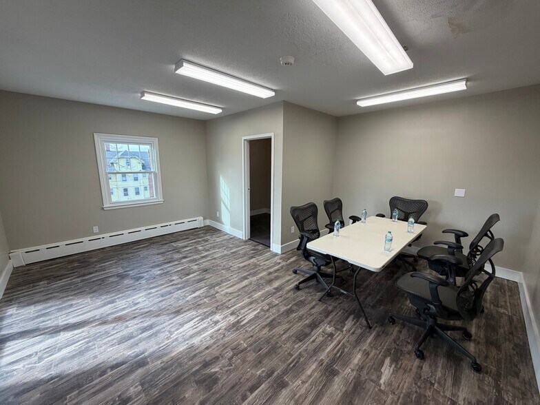 More Photos Of 196 Woodland St, Bristol Office Residential For Lease
