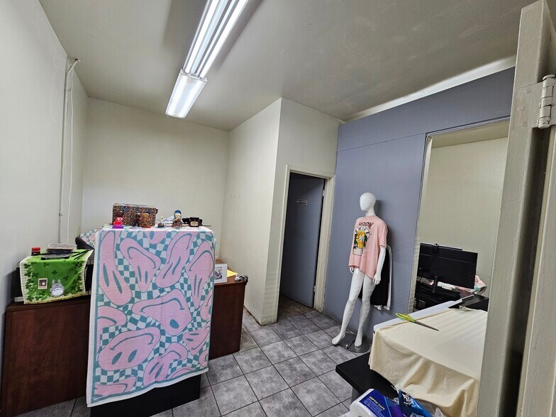 More Photos Of 236 W 31st St, Los Angeles Manufacturing For Sale