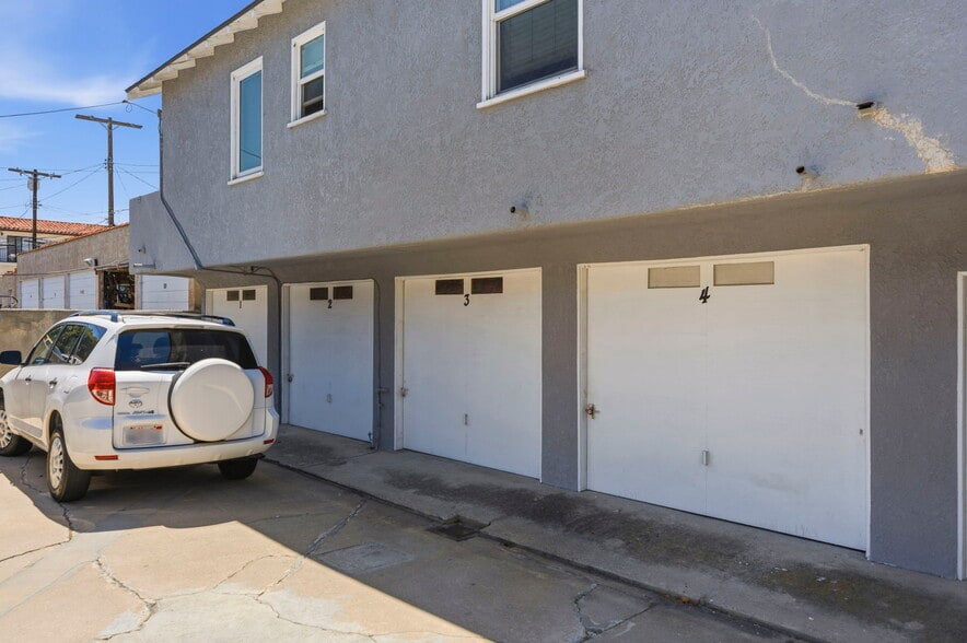 More Photos Of 1047 W 7th St, San Pedro Multifamily For Sale
