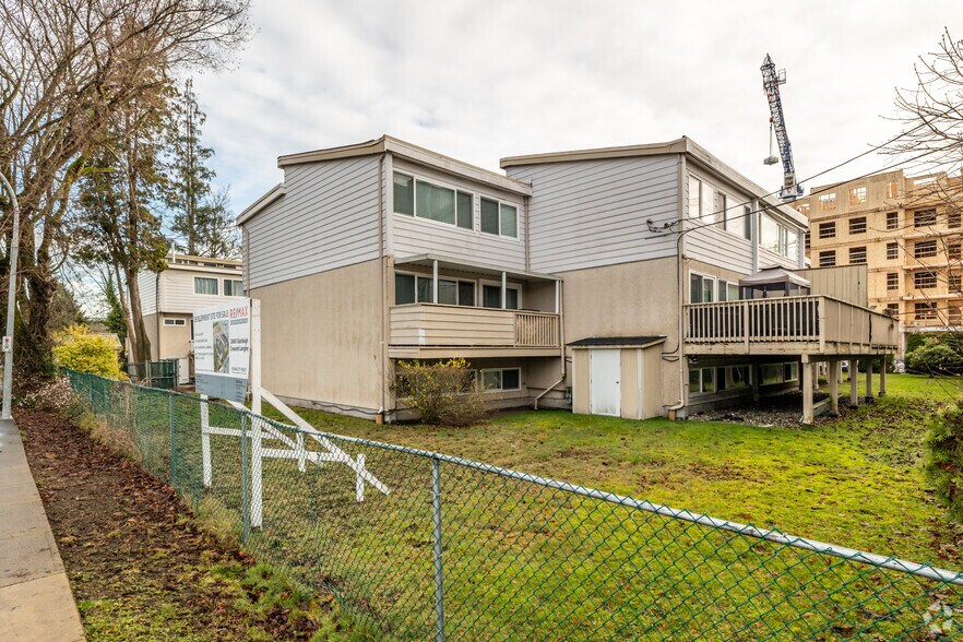 Primary Photo Of 20601 Eastleigh Crescent, Langley Apartments For Sale