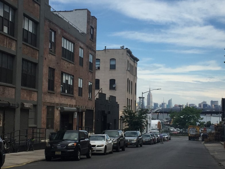 More Photos Of 36 Waverly Ave, Brooklyn Showroom For Lease
