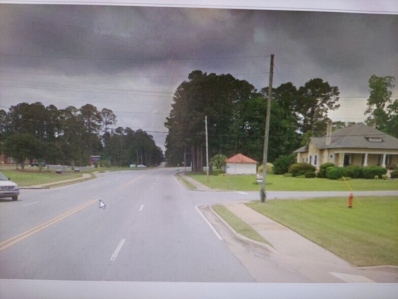 More Photos Of 504 N Main St, Sylvester Bank For Sale