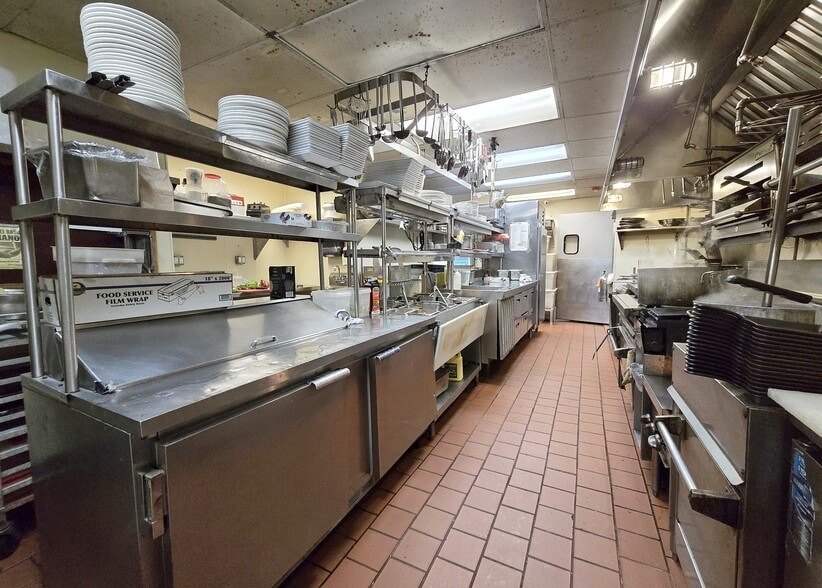 More Photos Of 354-356 Main St, Farmingdale Storefront For Sale