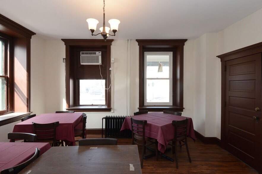 More Photos Of 101 S Main St, Richlandtown Restaurant For Sale