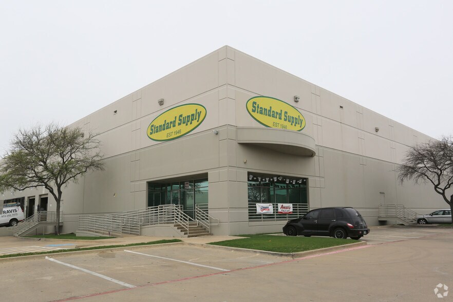 More Photos Of 1520 Luna Rd, Carrollton Warehouse For Lease