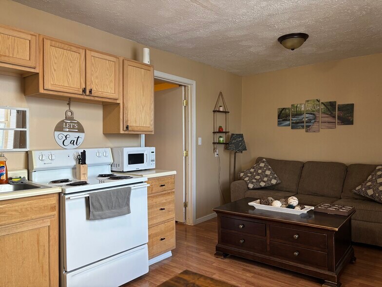 More Photos Of 206 W Main St, Mc Arthur Flex For Sale