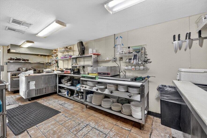 More Photos Of 107 W Hickory St, Denton General Retail For Sale