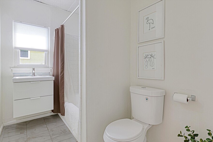 More Photos Of 153-157 W Channel Rd, Santa Monica Apartments For Sale