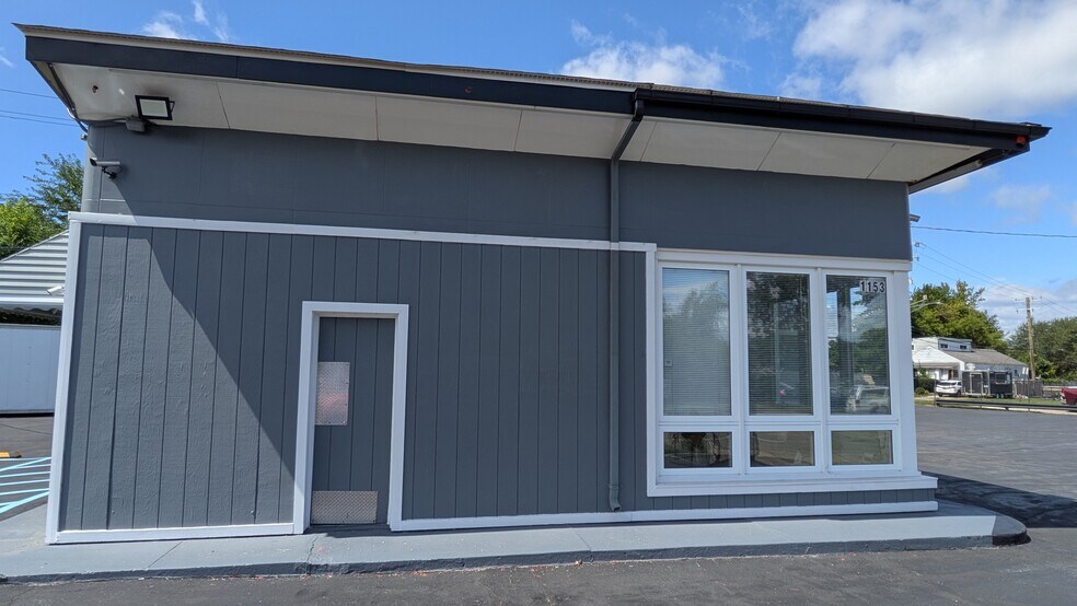 More Photos Of 1153 Baldwin Ave, Pontiac Auto Dealership For Sale