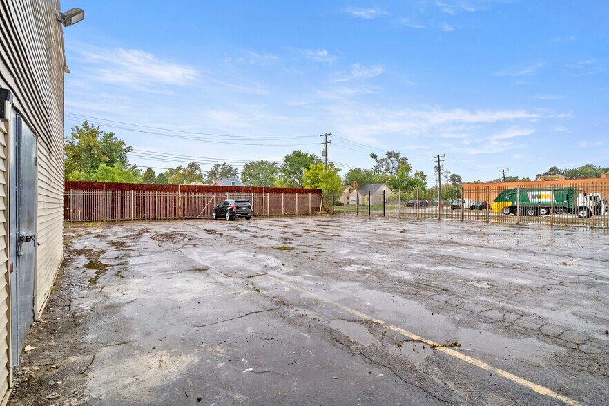 More Photos Of 19424 W Warren Ave, Detroit Storefront For Sale