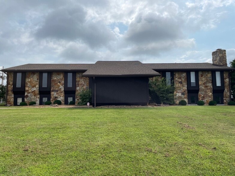 More Photos Of 7925 Burch Park Dr, Evansville Office For Sale