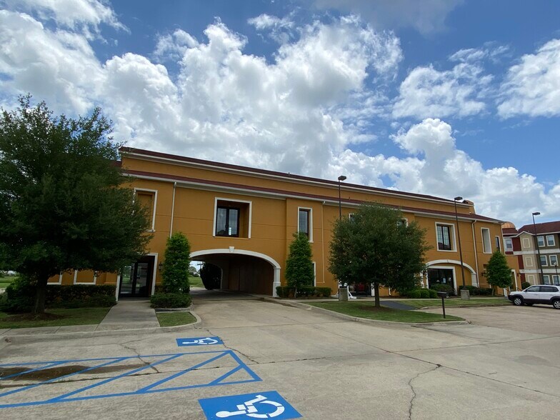 Primary Photo Of 6350 Venecia Dr, Bossier City Specialty For Lease