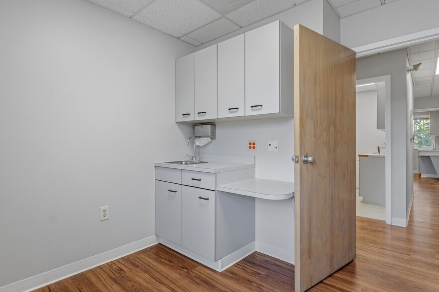 More Photos Of 320 Phillips St, North Kingstown Medical For Sale