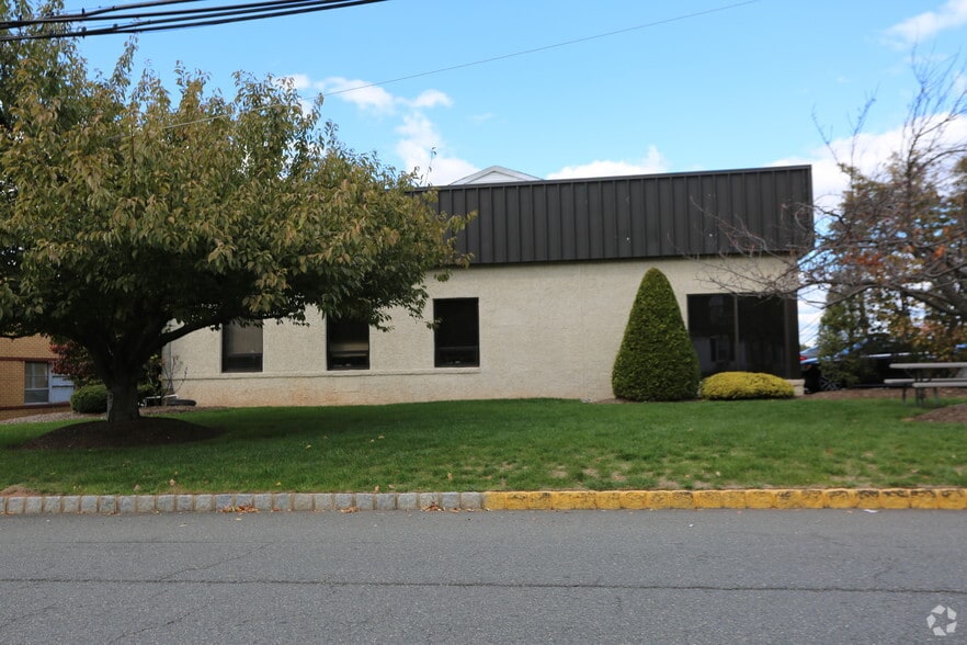 More Photos Of 385 Market St, Kenilworth Light Distribution For Sale