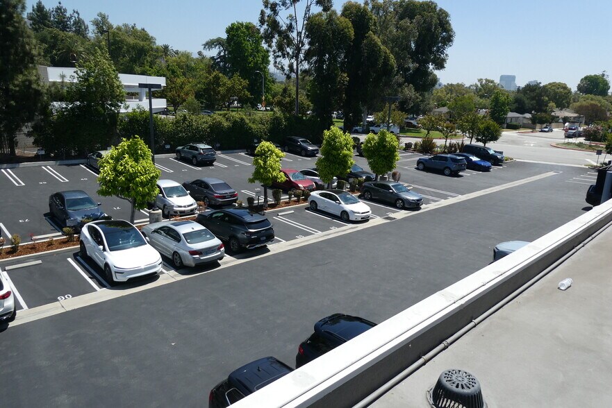 More Photos Of 6100-6120 San Fernando Rd, Glendale Office For Sale