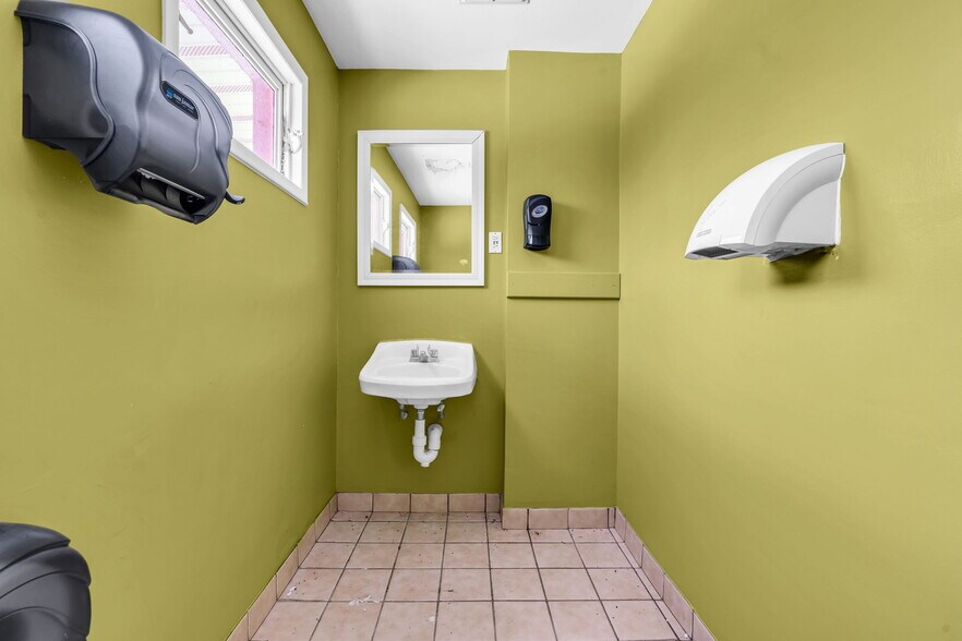 More Photos Of 320 State Route 33, Manalapan Township Restaurant For Sale