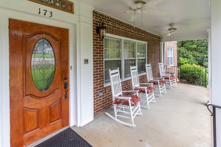 More Photos Of 173 S Lee St, Forsyth Assisted Living For Lease