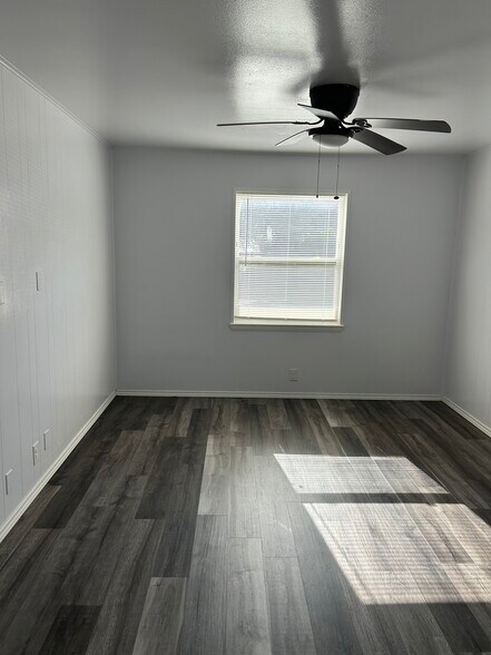 More Photos Of 2266 W Oak St, Denton Apartments For Sale