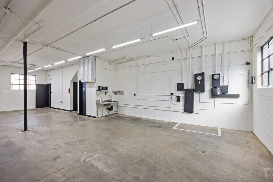 More Photos Of 3814 Willat Ave, Culver City Warehouse For Lease