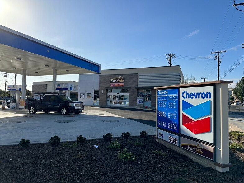 Primary Photo Of 325 N Tustin Ave, Santa Ana Service Station For Lease
