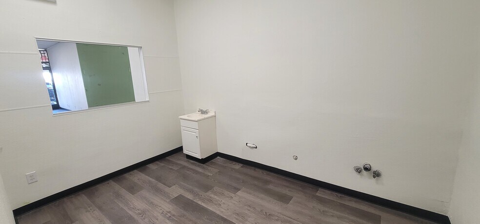 More Photos Of 355-365 S Western Ave, Los Angeles Unknown For Lease