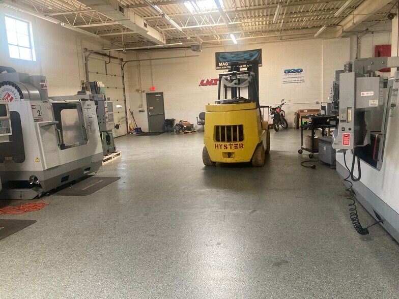 More Photos Of 620-630 Estes Ave, Schaumburg Warehouse For Sale