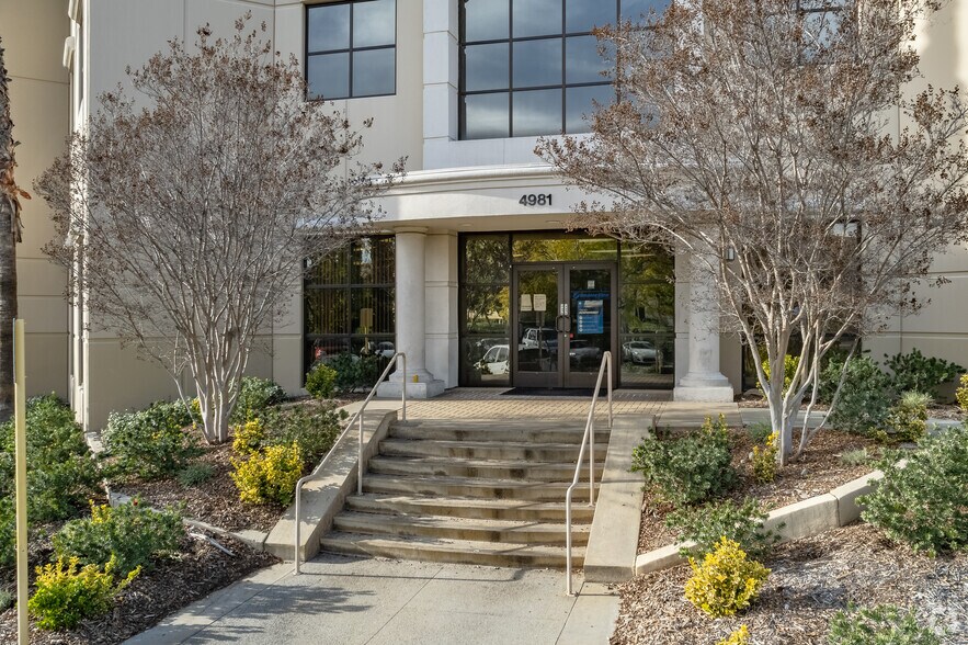 More Photos Of 4981 4th St, Irwindale Distribution For Lease