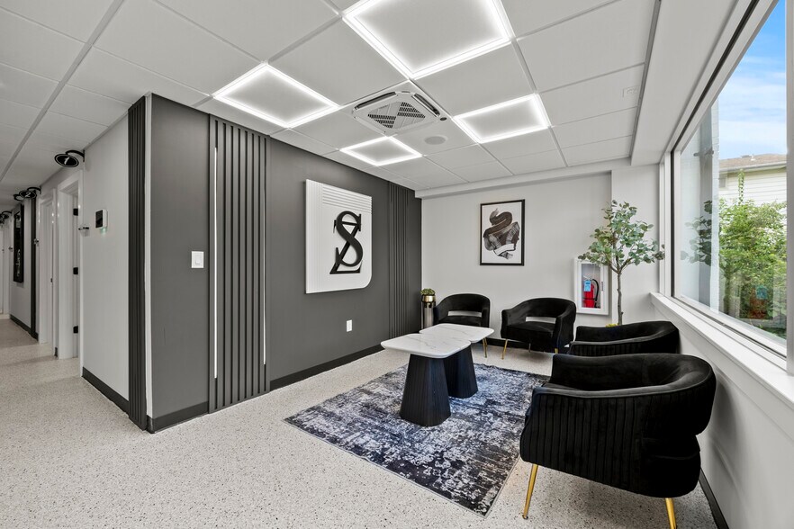 More Photos Of 4588 Kenny Rd, Columbus Storefront Retail Office For Sale