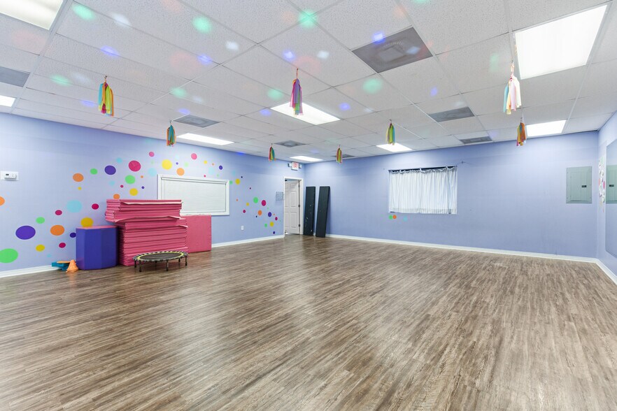 More Photos Of 2560 Leroy Stevens Rd, Mobile Light Manufacturing For Sale