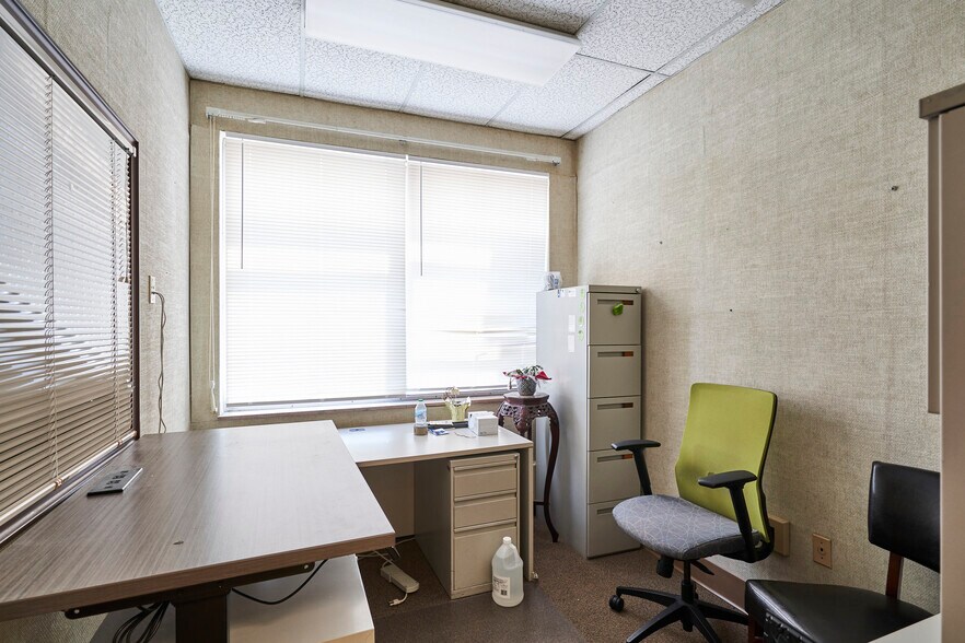 More Photos Of 640 W Market St, Akron Office For Sale
