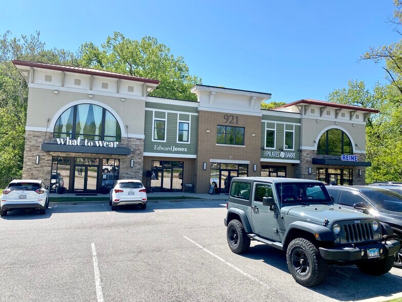 Primary Photo Of 921 S Arbor Vitae, Edwardsville Freestanding For Sale